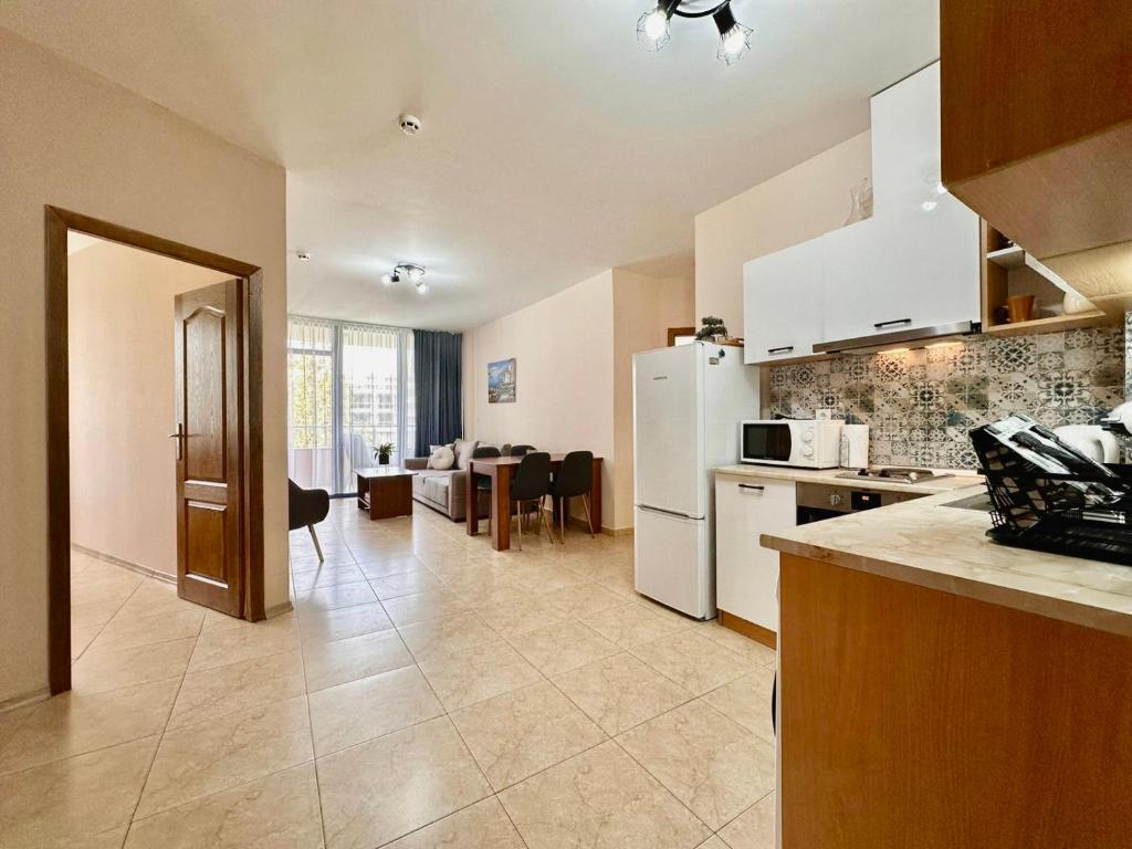 Kuchyň nebo kuchyňský kout v ubytování Two bedroom apartment in Trakia Sunny Beach