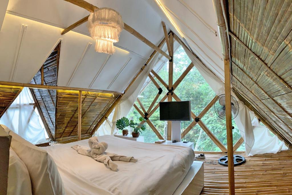 Ένα ή περισσότερα κρεβάτια σε δωμάτιο στο The New Ahmad Lodge and Garden View
