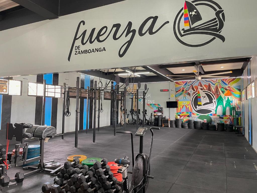 Fitness centrum a/nebo fitness zařízení v ubytování LM METRO HOTEL