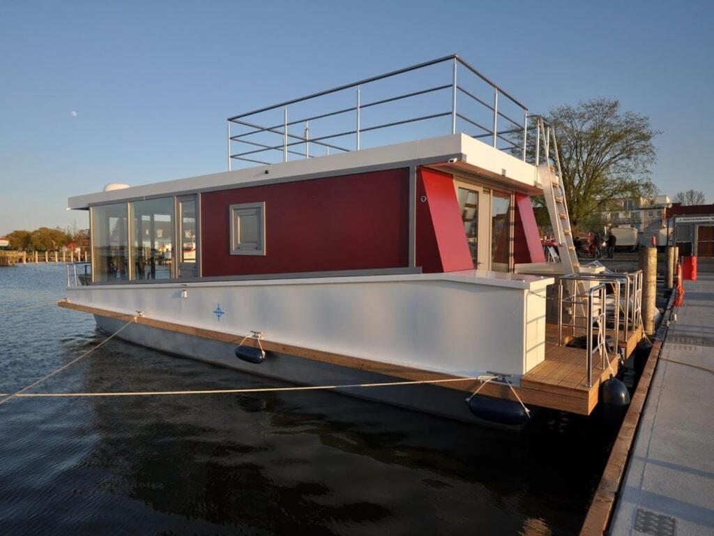 a house boat is docked on the water at Surfer No 2 Comfortable Vacation Home in Ribnitz-Damgarten