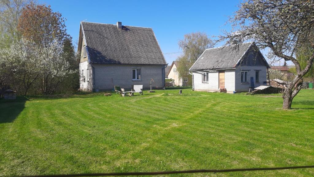 Zahrada ubytování House with spacious garden and a simple sauna
