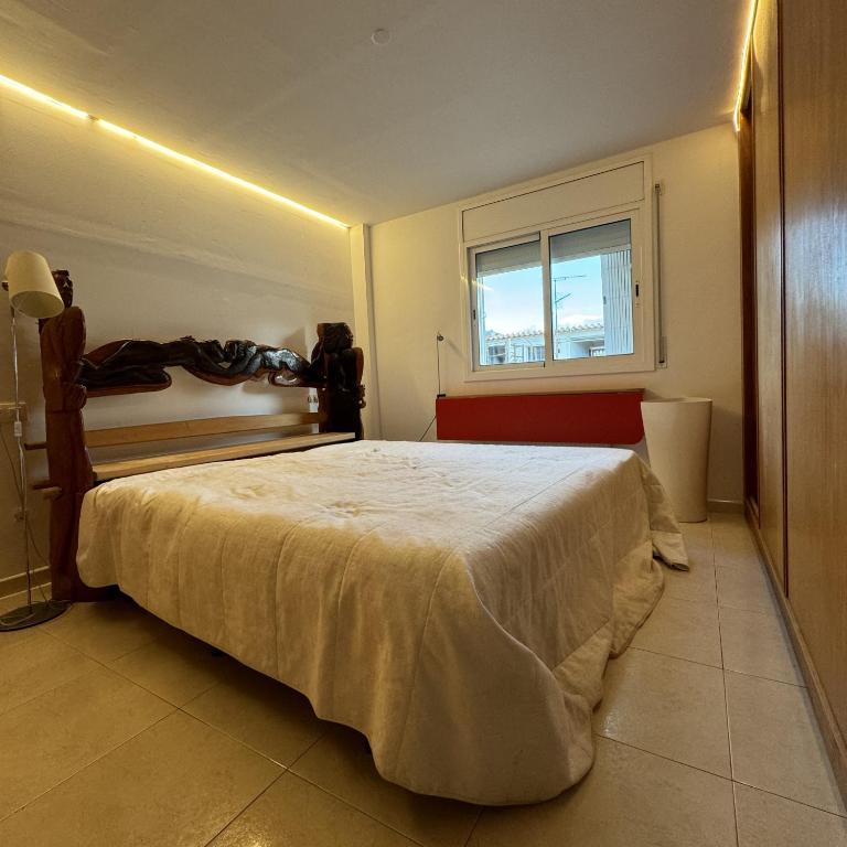 Postel nebo postele na pokoji v ubytování Hilda's Suite Room