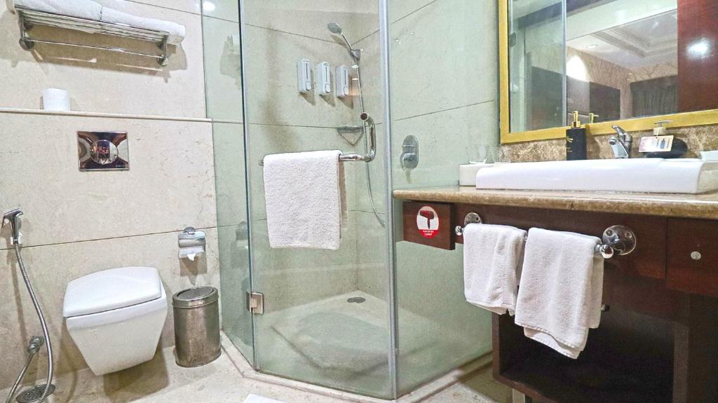 Koupelna v ubytování SkyCity Hotel Gurgaon