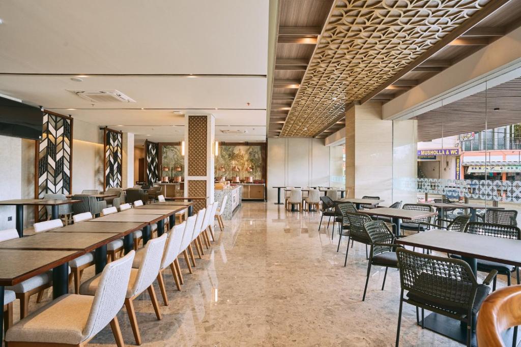 Restaurace v ubytování Grand Palma Pangandaran by Horison