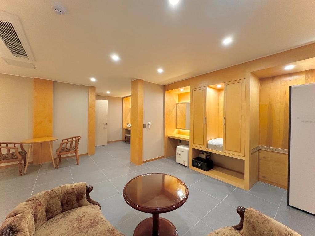 Kuchyň nebo kuchyňský kout v ubytování Sokcho Mir Hotel