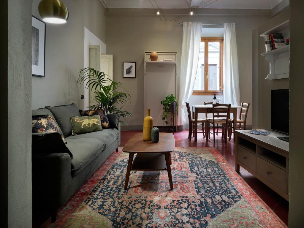 Charming & Authentic 1BR in Florence Historic Center, Near the Duomo