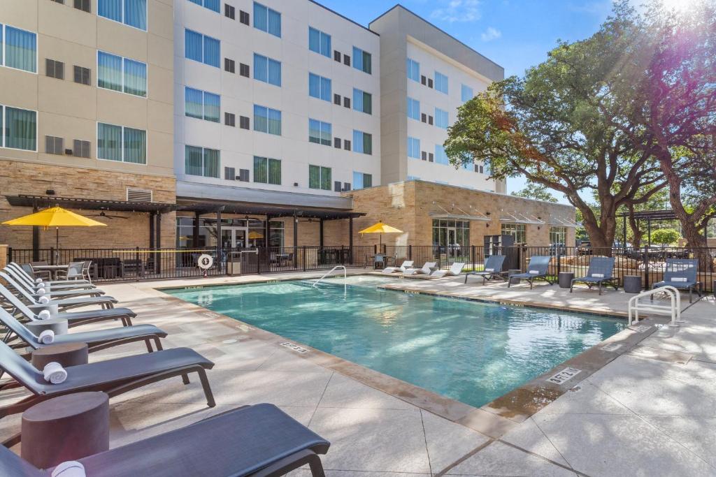 Bazén v ubytování EVEN Hotel Austin Uptown near the Domain by IHG nebo v jeho okolí