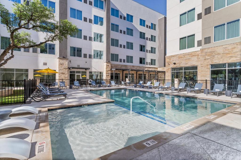 Bazén v ubytování EVEN Hotel Austin Uptown near the Domain by IHG nebo v jeho okolí