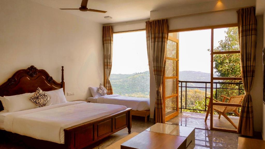 Postel nebo postele na pokoji v ubytování MERIDIAN HILL TOP YERCAUD