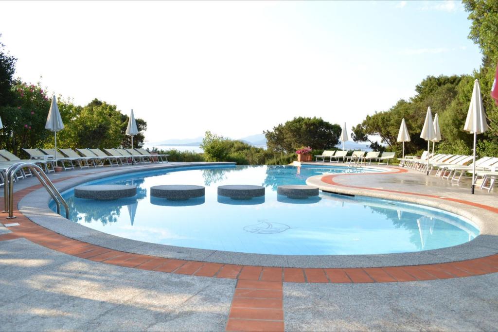 Bazén v ubytování Hotel Capriccioli nebo v jeho okolí