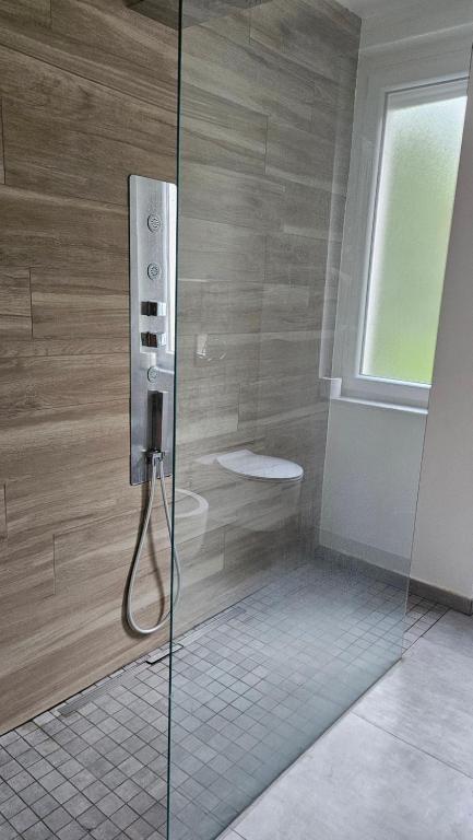 Camera con cucina e piscina a un passo da Torino