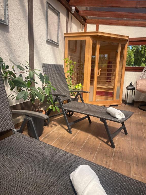 A balcony or terrace at Platán Apartmanház