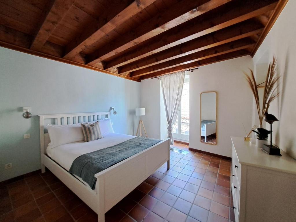Säng eller sängar i ett rum på Pardo Apartments by Quokka 360 - Locarno old town