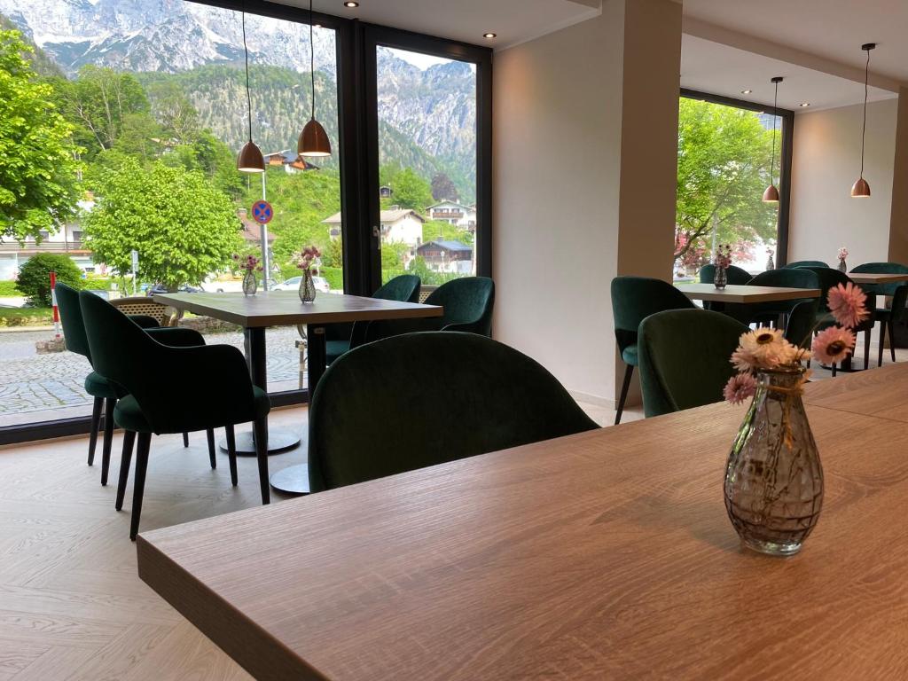 Nespecifikovaný výhled na hory nebo výhled na hory při pohledu z hotelu