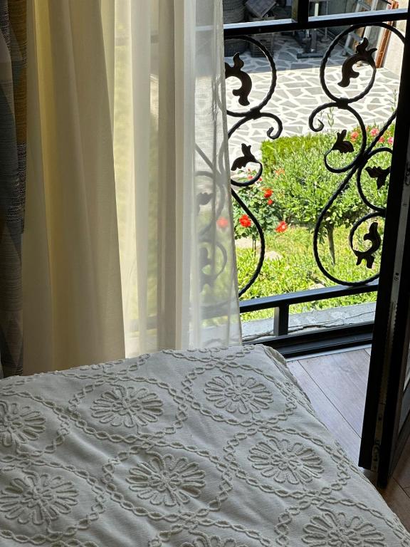 Postel nebo postele na pokoji v ubytování LARDA TBILISI