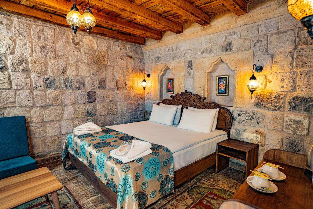 Postel nebo postele na pokoji v ubytování Cappadocia Caves Hotel