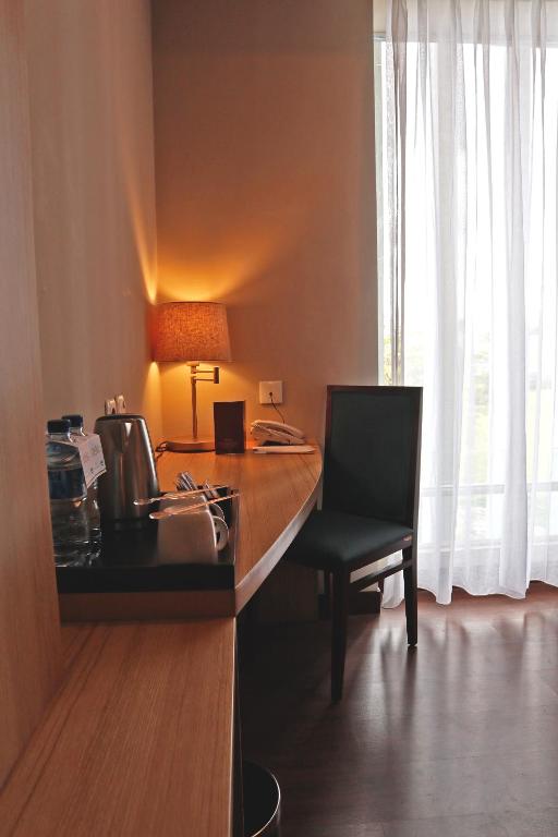 Postel nebo postele na pokoji v ubytování Anara Sky Kualanamu Hotel