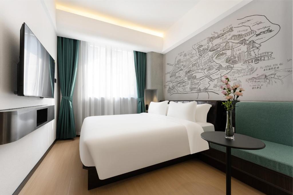 Postel nebo postele na pokoji v ubytování Shanghai Pudong Xiangguo Hotel