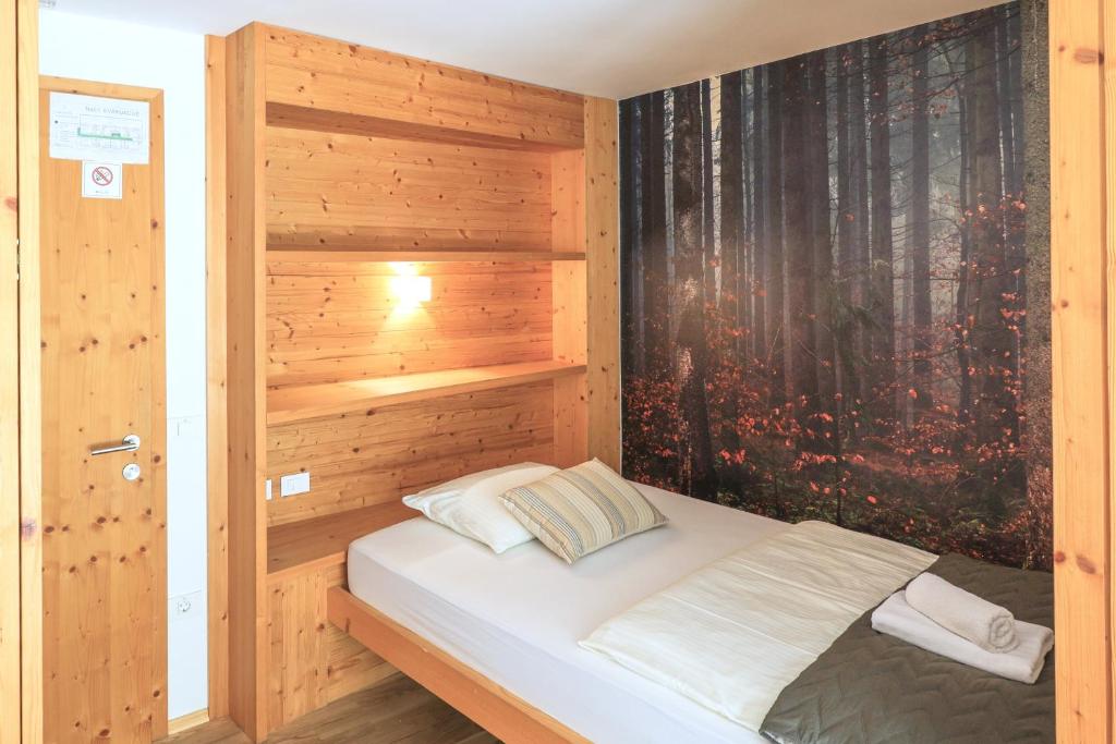 Postel nebo postele na pokoji v ubytování Hotel Jelka Pokljuka