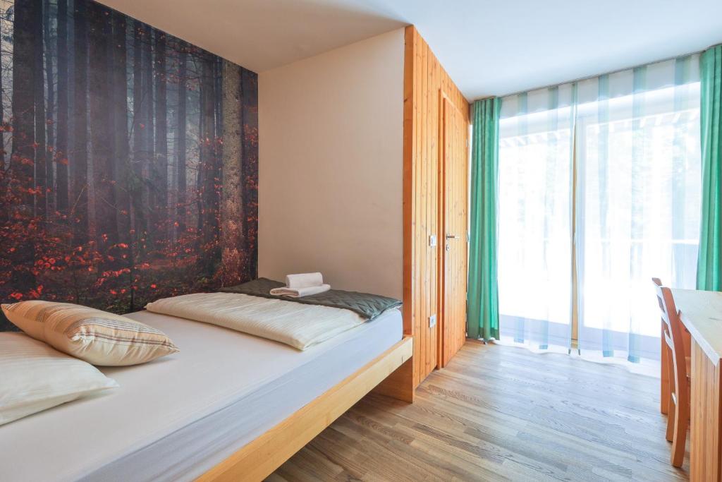Postel nebo postele na pokoji v ubytování Hotel Jelka Pokljuka