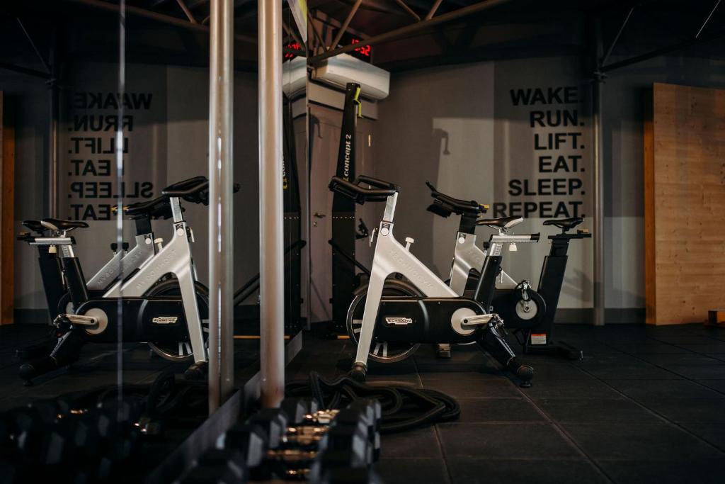 The fitness centre and/or fitness facilities at Alpina Alpendorf