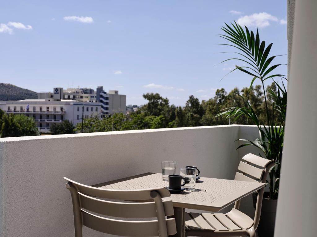 Bond Smart Living Suites - 14