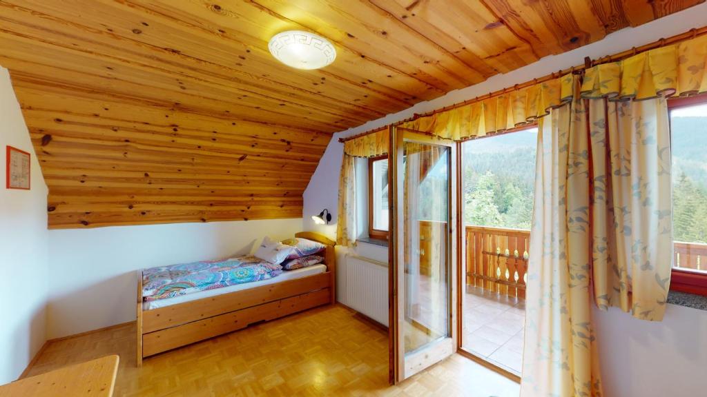 Postel nebo postele na pokoji v ubytování Tourist farm Gradišnik