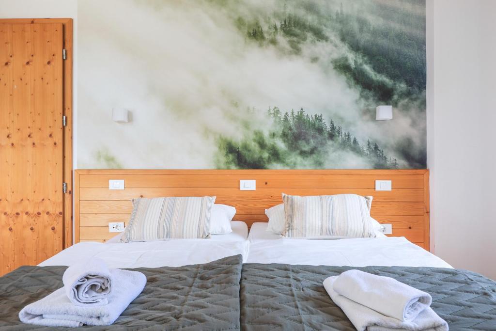 Postel nebo postele na pokoji v ubytování Hotel Jelka Pokljuka