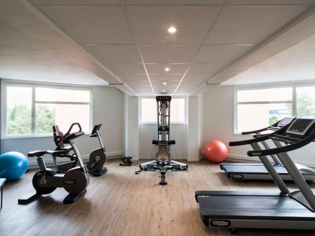 Fitness centrum a/nebo fitness zařízení v ubytování Novotel Lyon Bron Meeting & Events