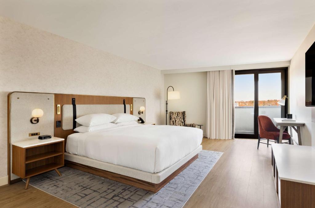 Postel nebo postele na pokoji v ubytování Hyatt Regency New Brunswick