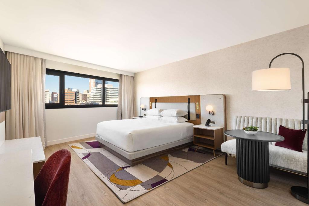 Postel nebo postele na pokoji v ubytování Hyatt Regency New Brunswick