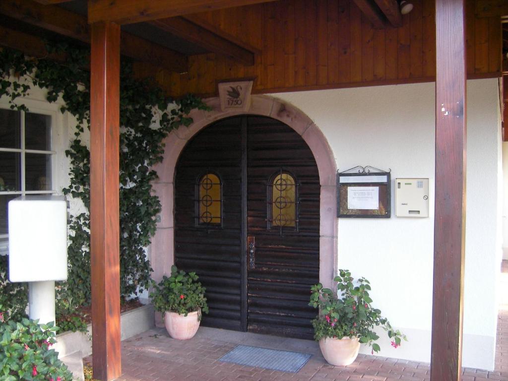 an entrance to a house with a wooden door at Ferienclub Erlenbruck in Hinterzarten