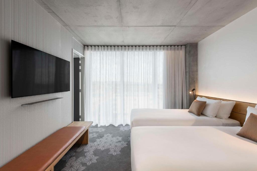 Postel nebo postele na pokoji v ubytování Vibe Hotel Adelaide