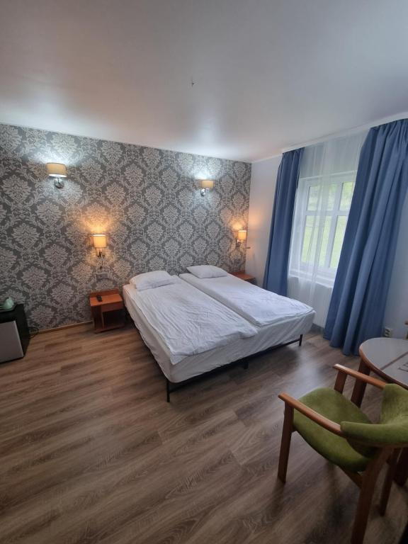 Ένα ή περισσότερα κρεβάτια σε δωμάτιο στο Pokoje gościnne "Mila"