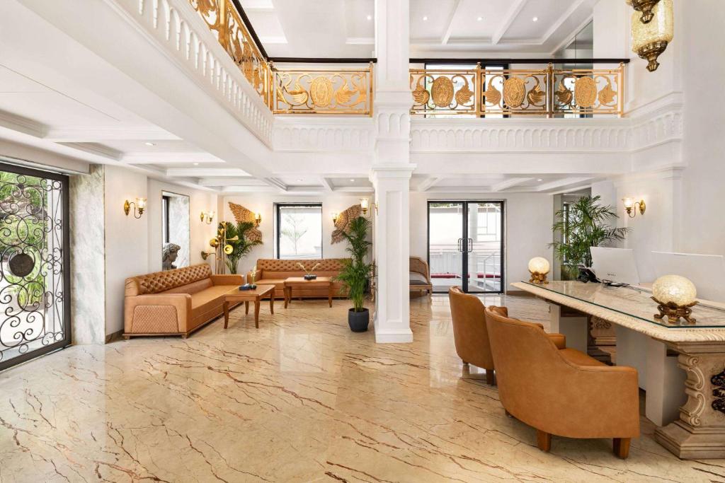 Гостиная зона в Ramada by Wyndham Goa Vagator