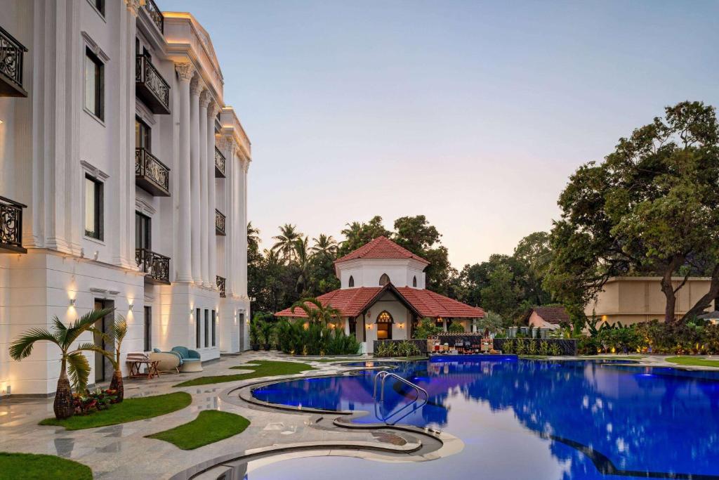 Бассейн в Ramada by Wyndham Goa Vagator или поблизости