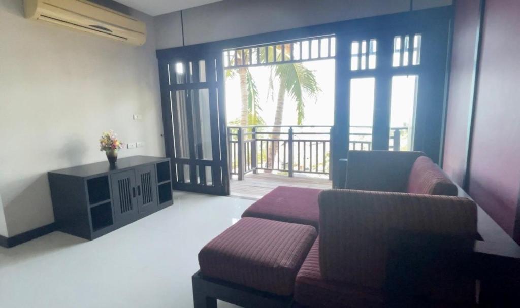 Posezení v ubytování Bhundhari Residence Koh Samui