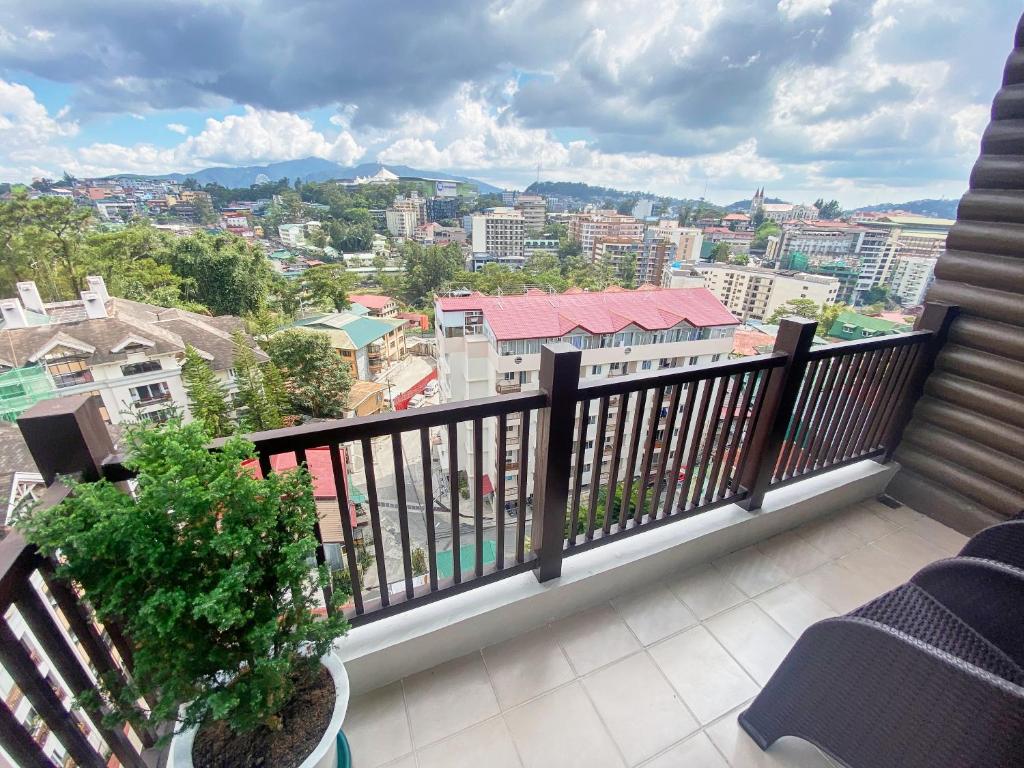 Balkón nebo terasa v ubytování QFandZ Baguio Homestay at BRENTHILL Condominium