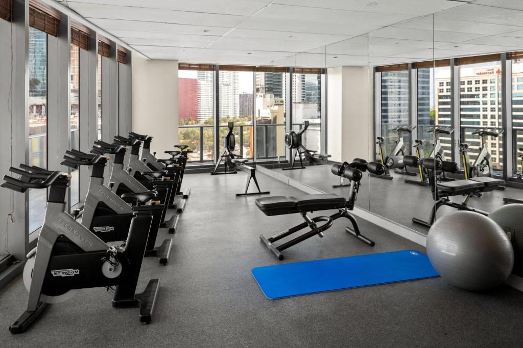 Fitness centrum a/nebo fitness zařízení v ubytování Dua Miami, Autograph Collection