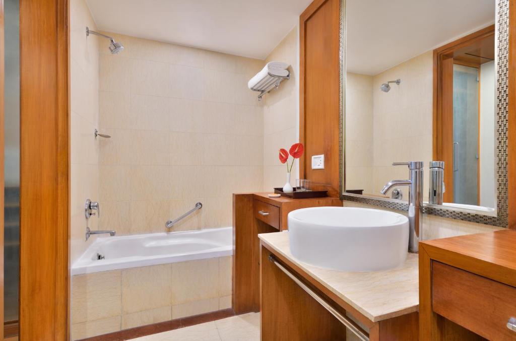 Ramada By Wyndham Jaipur - King Suite Nicht Rauchen: Genießen