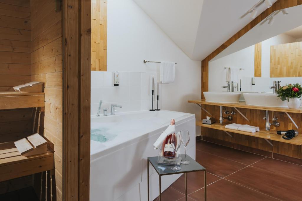 Gutshof Sagmühle - Suite With Sauna