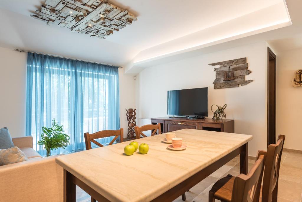 TV a/nebo společenská místnost v ubytování Balkida Residence - Balchik Villas