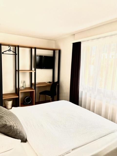 Postel nebo postele na pokoji v ubytování Hotel Europe Brig