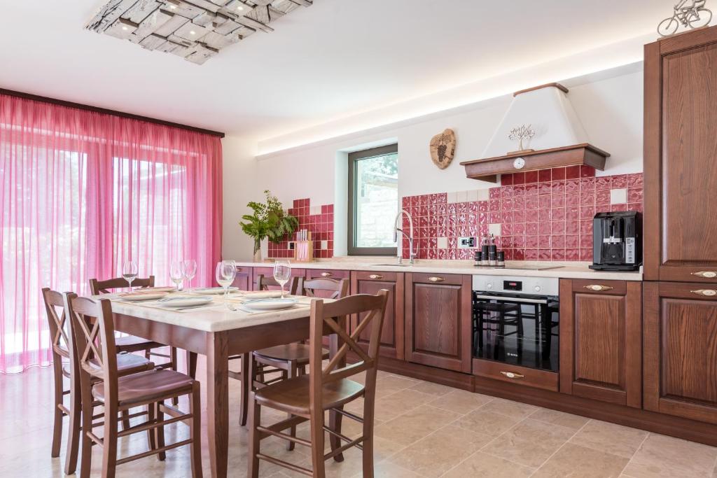 Kuchyň nebo kuchyňský kout v ubytování Balkida Residence - Balchik Villas