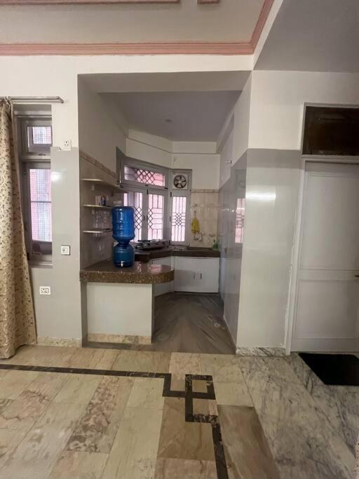 Fotografie z fotogalerie ubytování Devotee Apartment Behind Iskcon. v destinaci Vrindavan