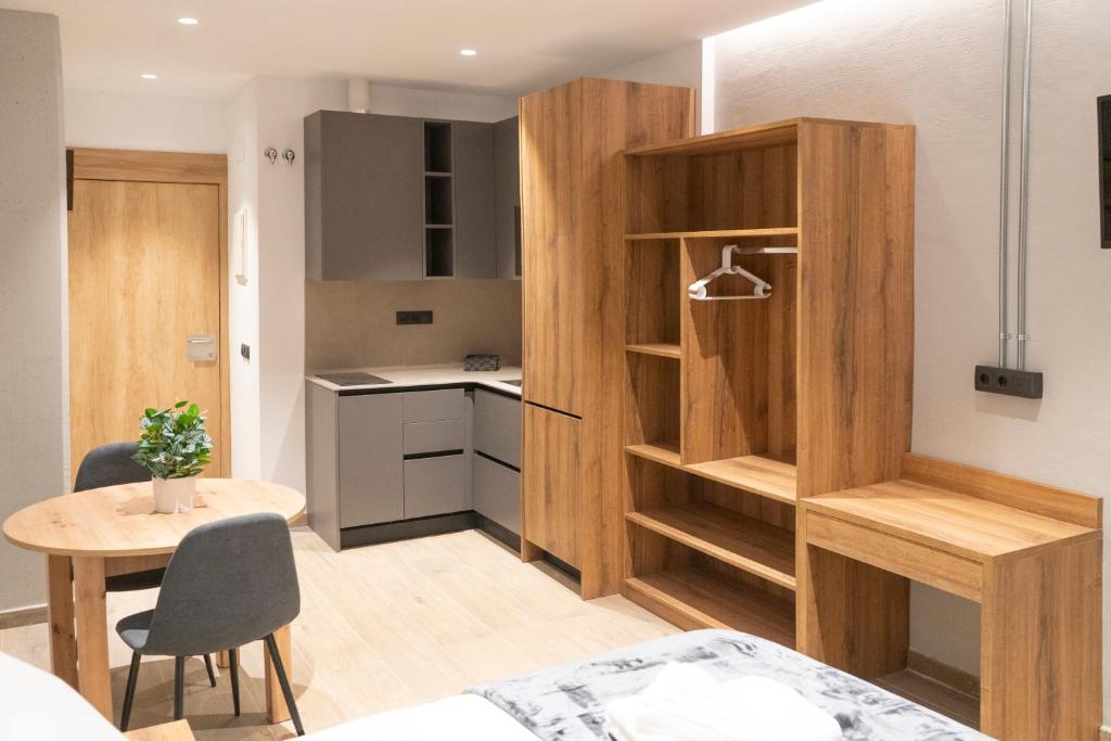 Monturiol Apartaments - 3