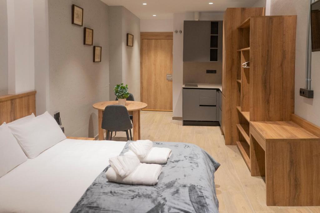 Monturiol Apartaments - 4