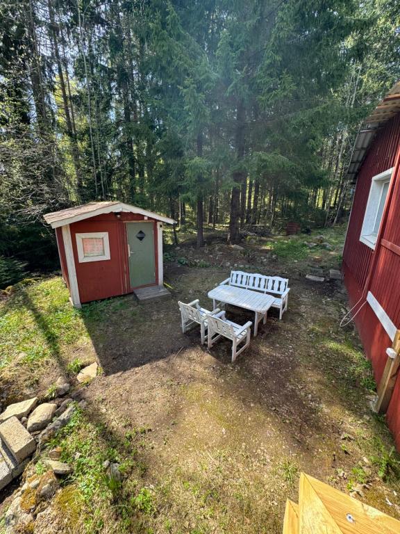 Zahrada ubytování Mysig stuga i Nävesta