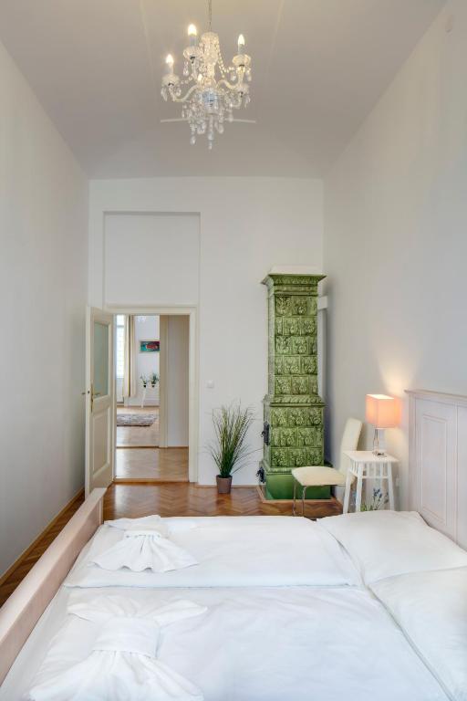 Old Town Square Apartments - Resim 17