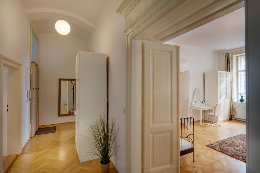 Old Town Square Apartments - Resim 18